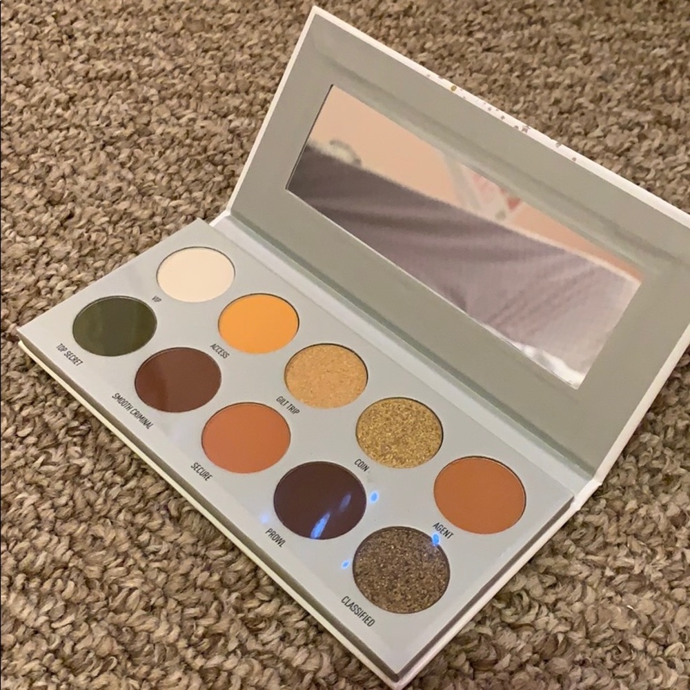 Jaclyn Hill Armed ad Gorgeous Vault Palette